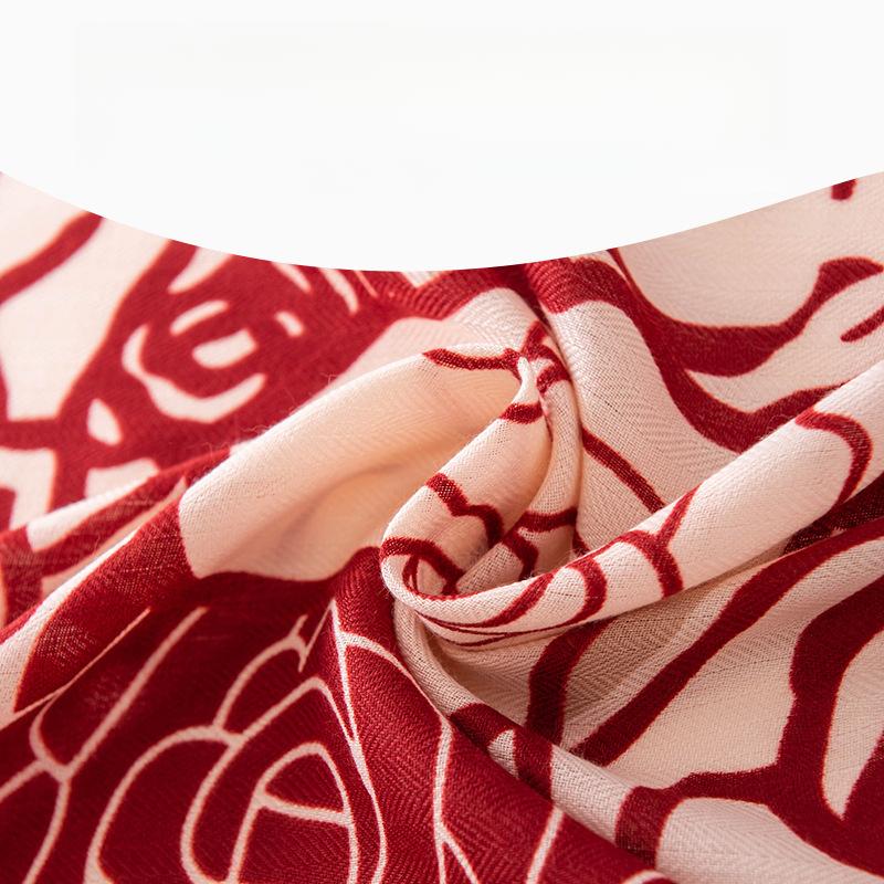 Fashionable Early Autumn Vintage Literati Style Printed Velvet Triangle Scarf with Elegant Temperament Paired with Rose Printed Scarf