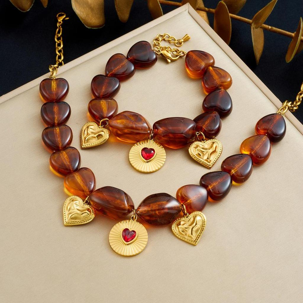 Stylish Geometric Resin Beaded Chain with Gold-Plated Inlaid Diamond Heart Pendant Jewelry Set