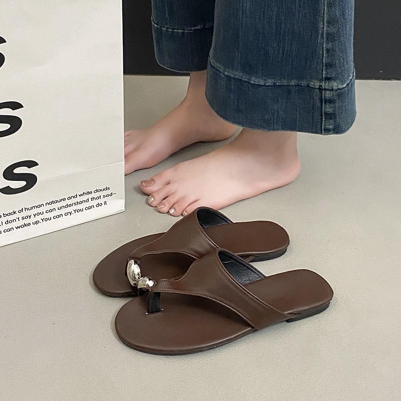 Flat bottom versatile, beautiful, beautiful, soft bottom metal toe beach cool slippers women's summer wear