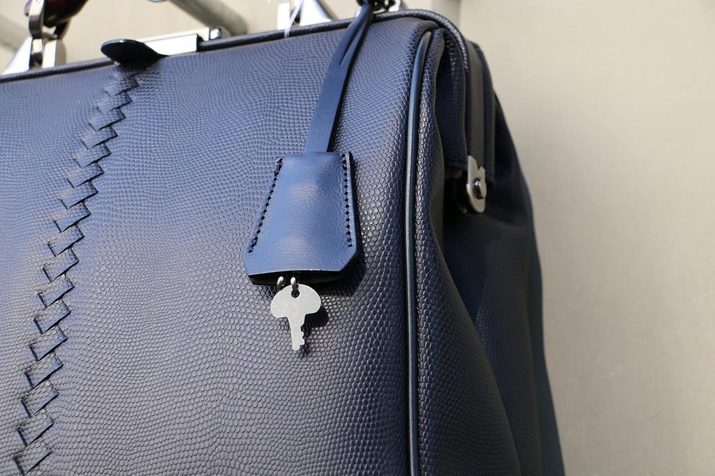 [YOUTA] LIZARD Toyooka Tasche Doktortasche, Hergestellt in Japan mit Synthetikleder, Vertikaler Stil, Marineblau, Groß