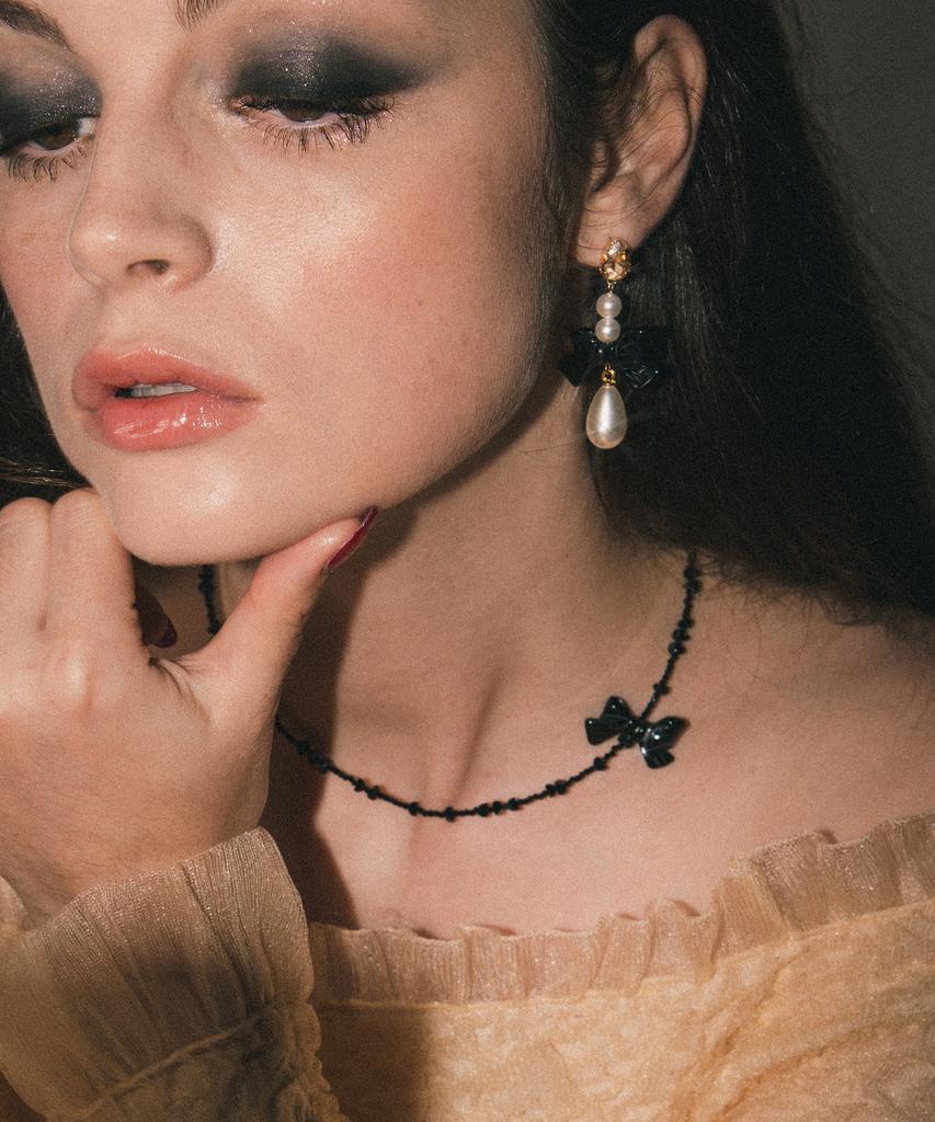 L'Ombrillant Crystal Noir Necklace