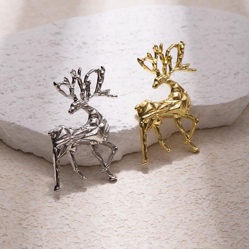 Gold Three-Dimensional Deer Lapel Pin for Men - Stylish Christmas Coat Accessory