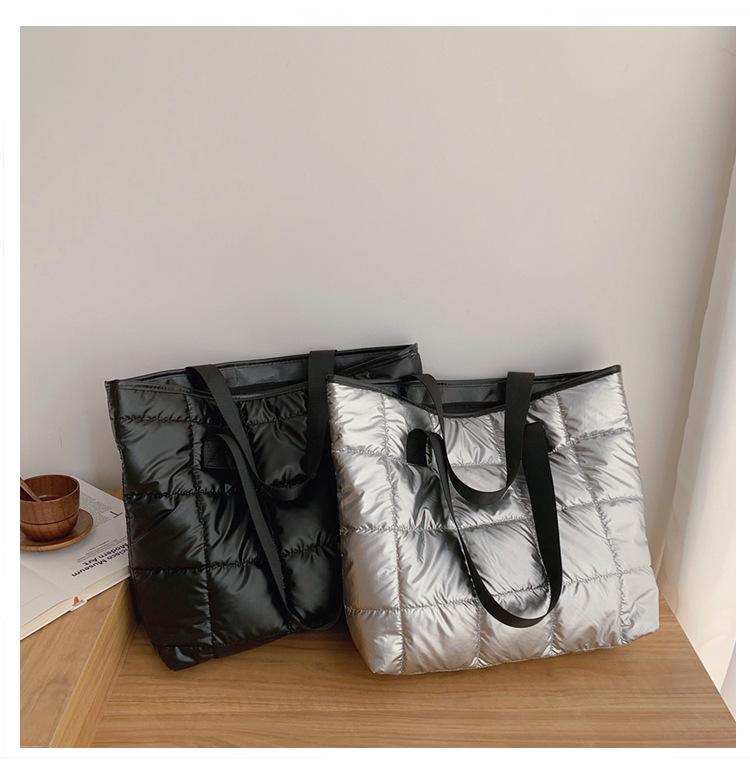 Korean Style Cotton-Padded Women's Fashion Tote Bag, 2023 Large Capacity Lightweight Shoulder Commuter Bag