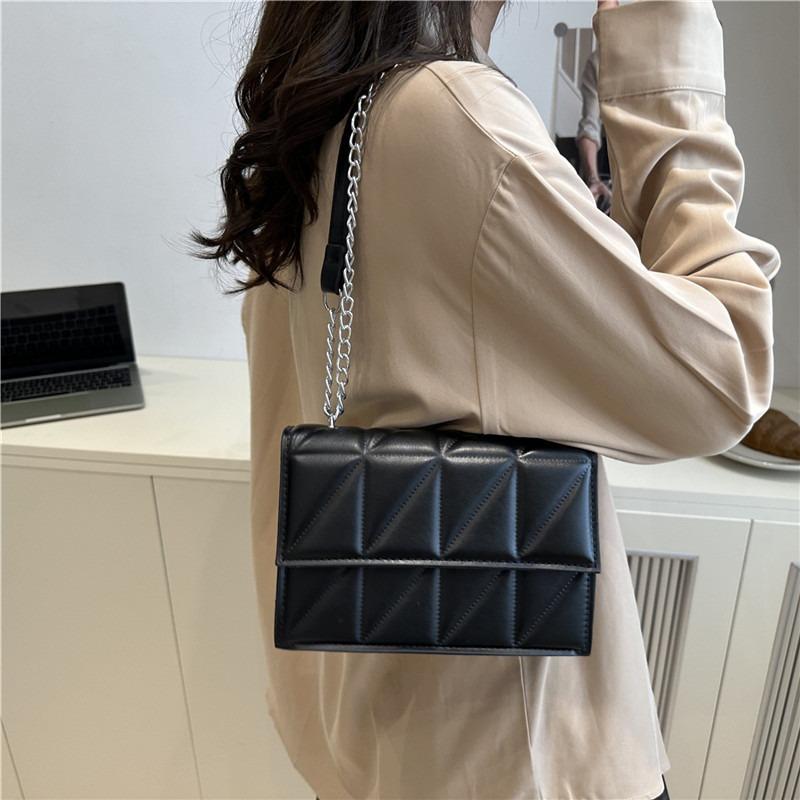 Bag Women's New Small Square Bag Personalized Diamond Chain New Casual Aesthetic Temperament Shoulder Messenger Bag