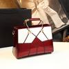Mittlere Damen-Tragetasche in Ausführung - Crossbody-Schulterhandtasche mit Reißverschluss und Innentaschen