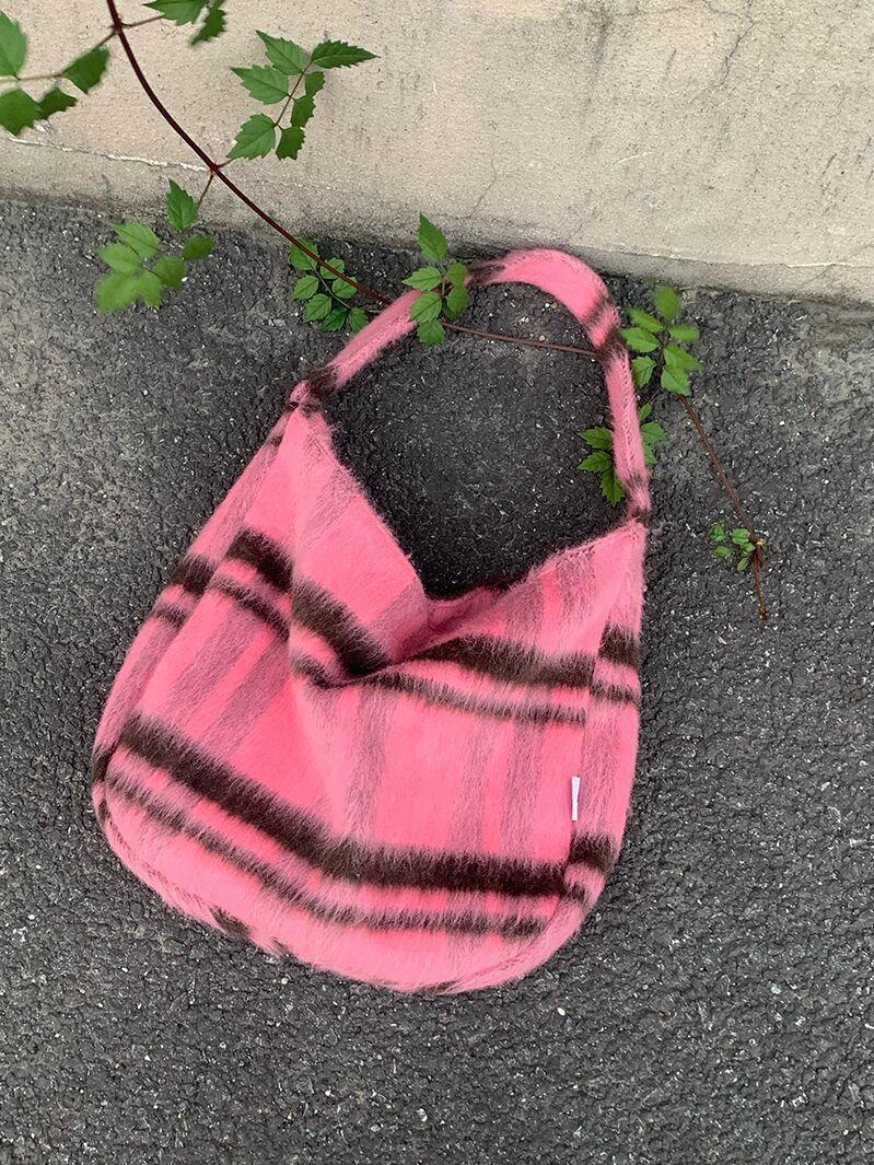 New niche woolen large-capacity bag women s early spring new pink woolen plaid tote bag sweet shoulder bag