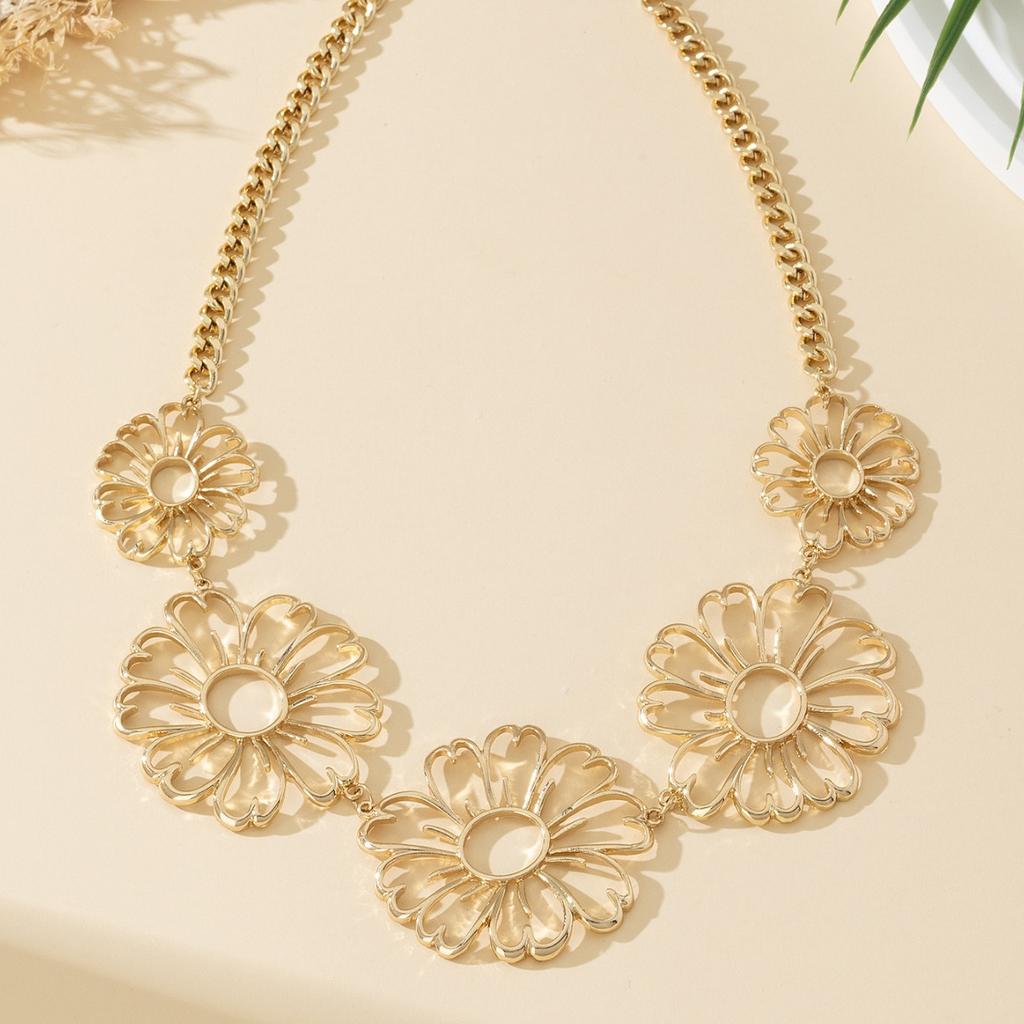 Flower Splicing Necklace Atmospheric Exaggerated Wind Banquet Delivery Gifts for Friends' Birthdays