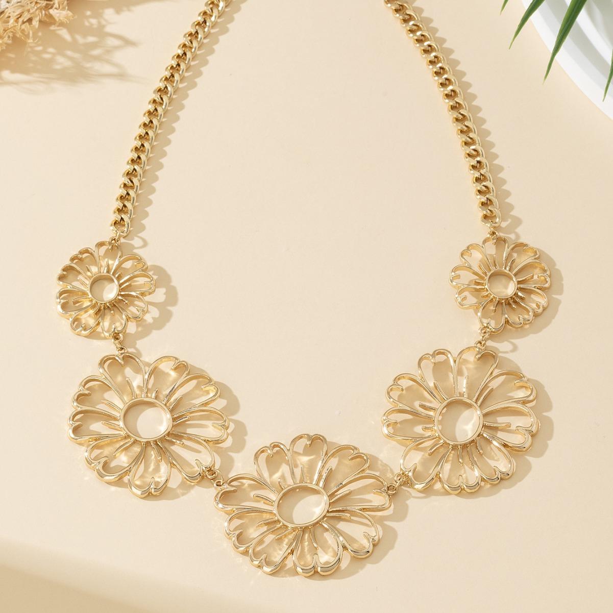 

Flower splicing necklace atmospheric exaggerated wind banquet delivery gifts for friends birthdays