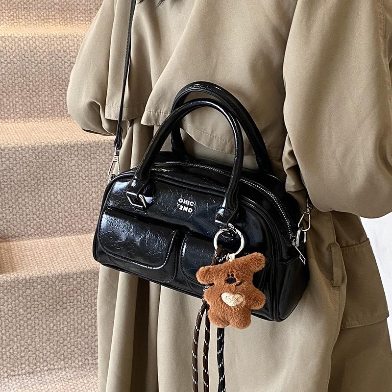 2025 Winter New Fashion Retro Casual Bowling Bag Women's High Sense Niche Commuter Portable Messenger Bag