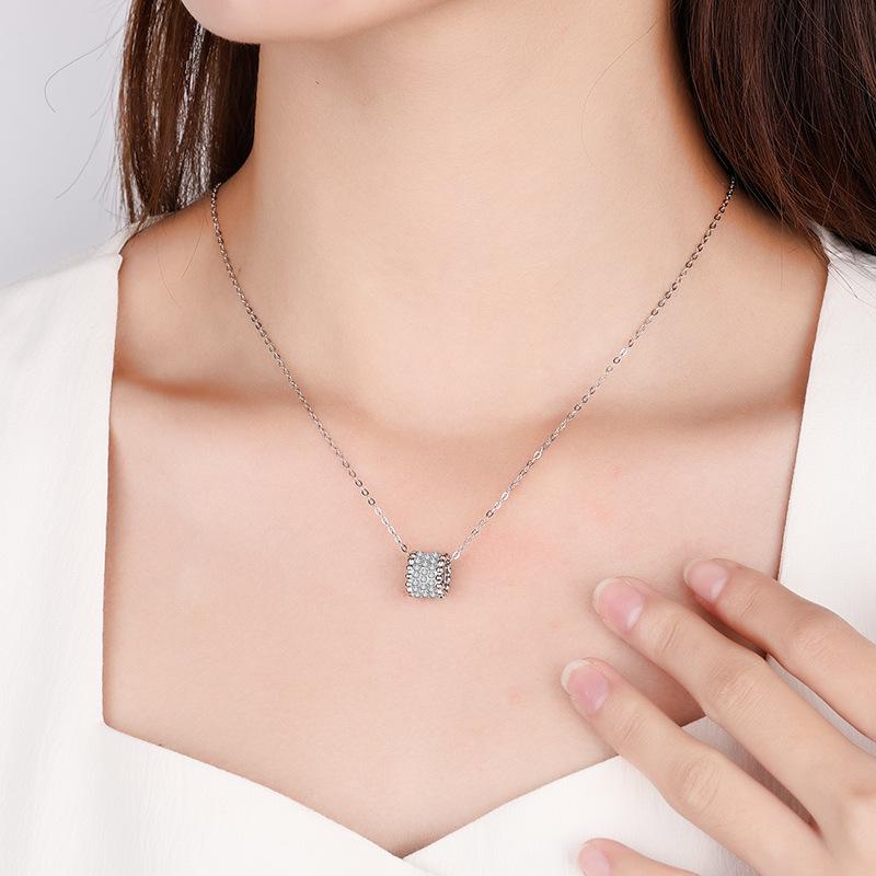 S925 Sterling Silver Moissanite Pendant Necklace – Slim Waist Design with Micro-set Diamonds