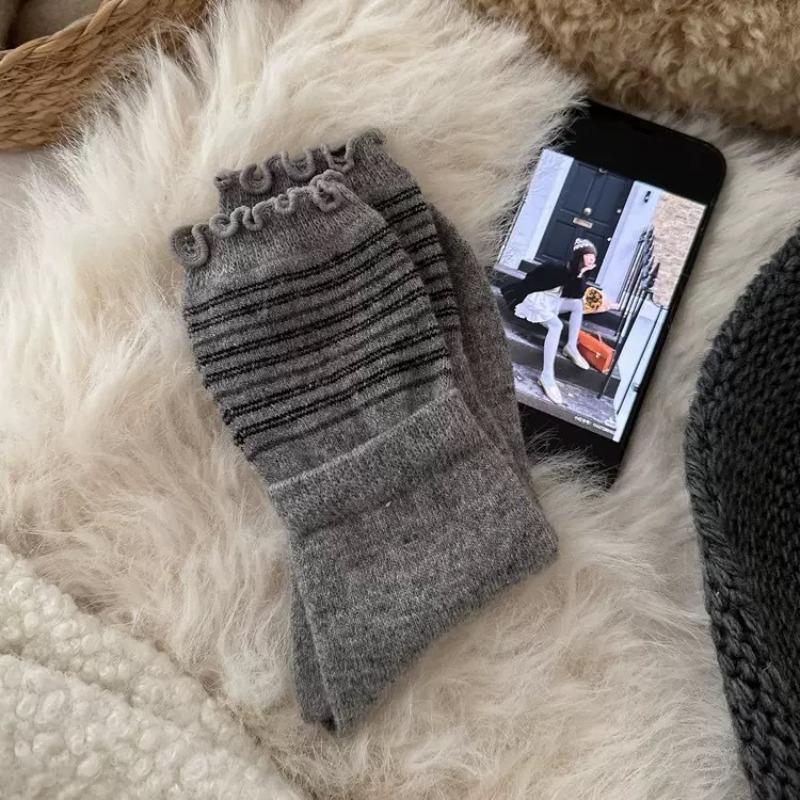 Boneless stacking socks women's socks ins autumn and winter wool socks women's thickened warm fungus lace pinstriped medium tube socks