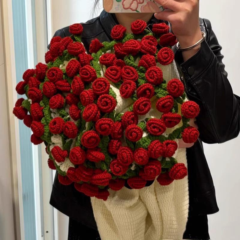 

Набор для вязания пледа-букета из роз своими руками - В комплекте пряжа и инструменты для красивого подарка на цветочную тематику.