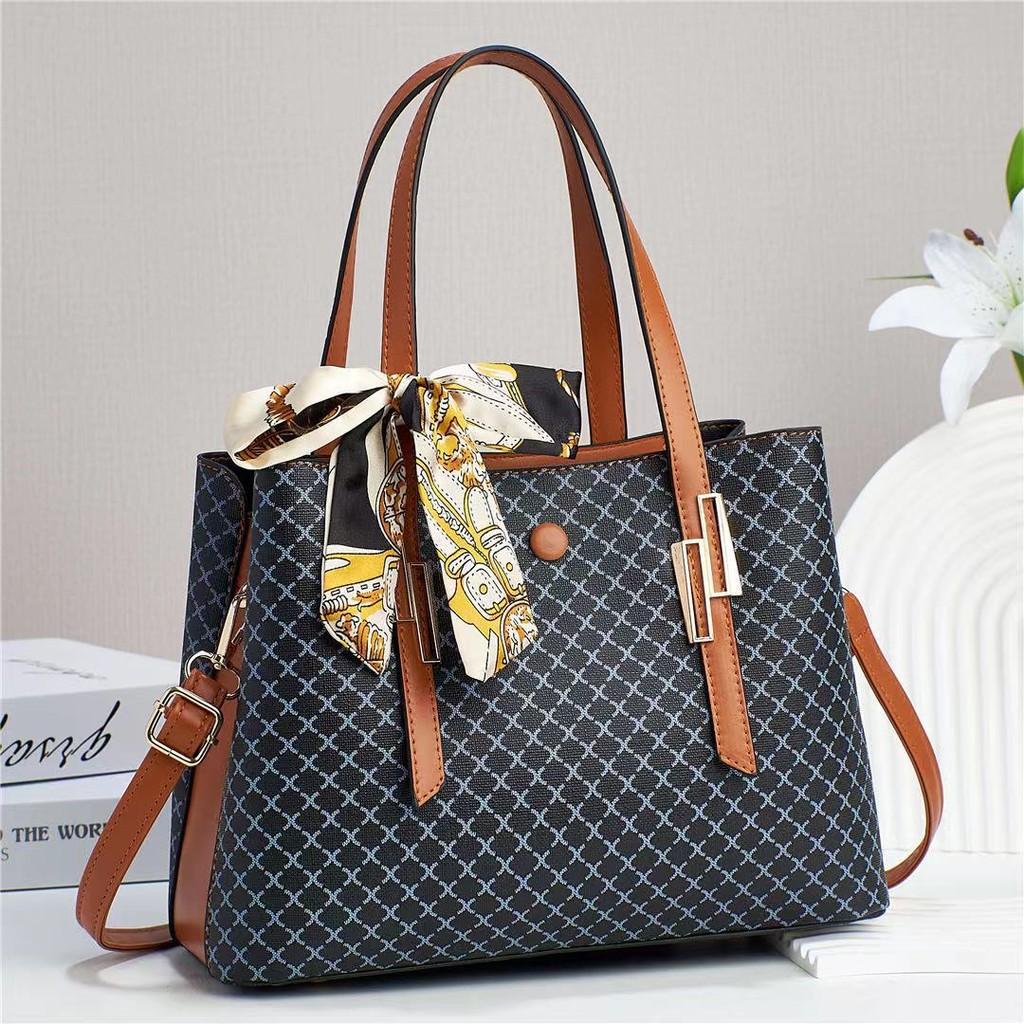 Stylish Versatile Large Capacity Womens Handbag For Everyday Use With Trendy Design
