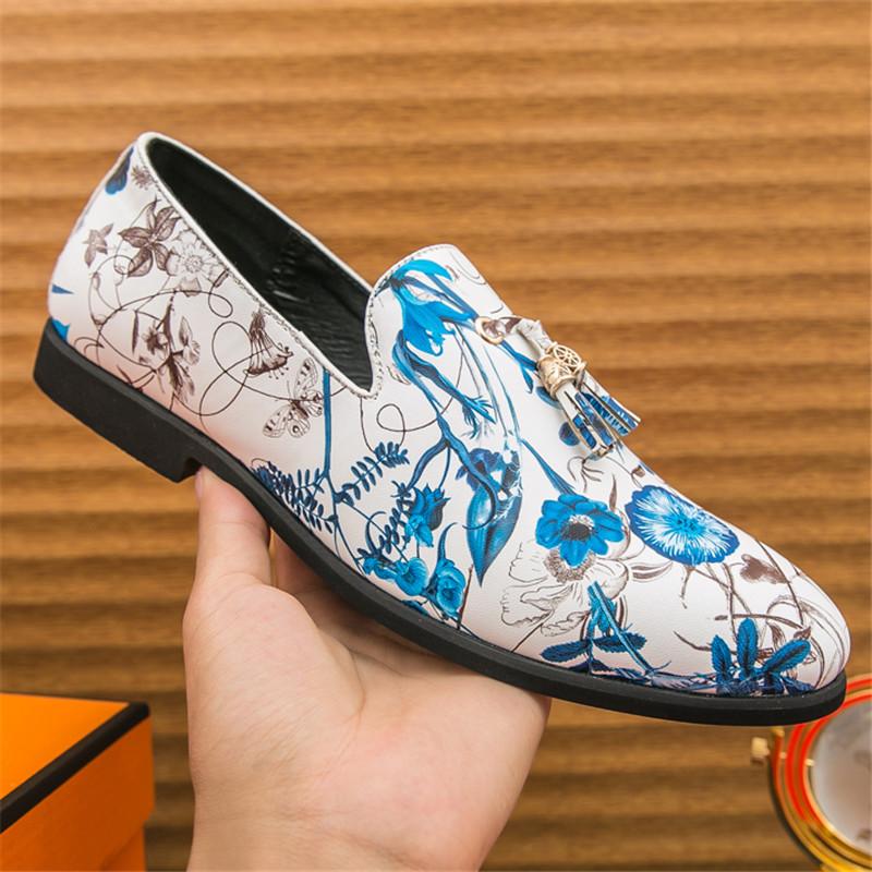 Men's Pointed Printed Pattern Tassels Slip On Patent Leather Dress Casual Shoes Wedding Dress Business Homecoming Footwear