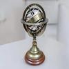 15,24 cm Messing-Armillarsphäre auf eleganter Holzbasis Ein nostalgischer Dekorationsakzent für Ihr Zuhause Tischdeko Tischplatten-Geschenk