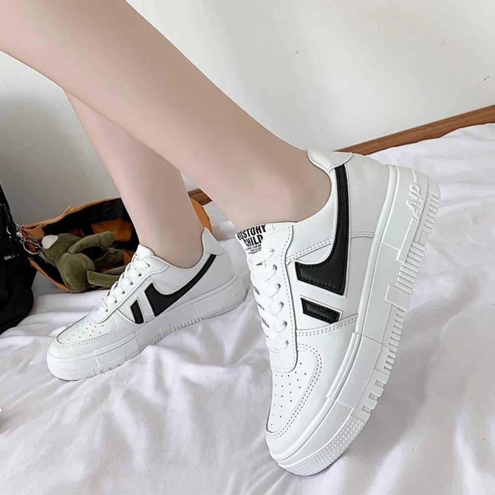 Women's Casual Outdoor Low Top Walking Shoes with Lace Up New Breathable and Comfortable Soles, Lightweight Women's Sports Shoes