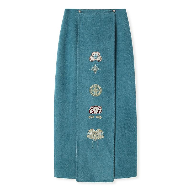 

Chinese-Style Embroidered Fox Fur Cuff Jacket & Wool Skirt Set - Autumn/Winter Women s Fashion NY003 L