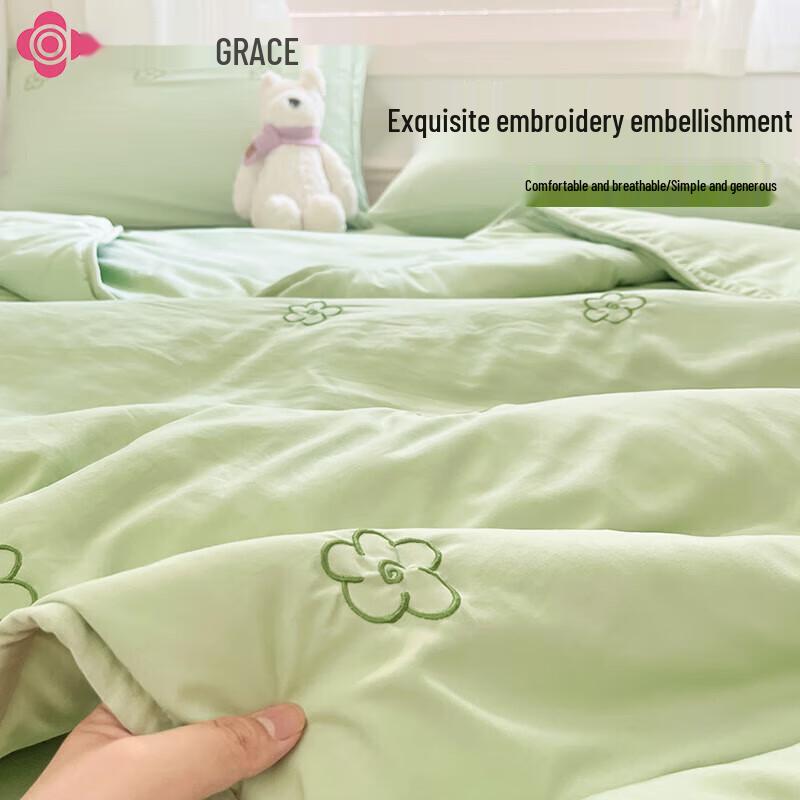 

Jie Li Ya Embroidered Washed Cotton Summer Quilt