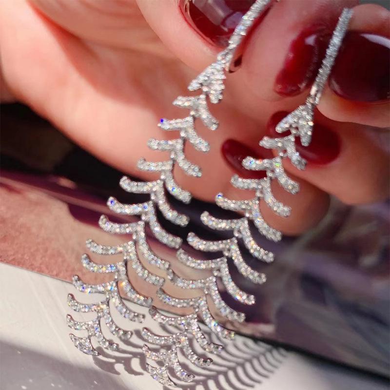 Women s Trendy Diamond Feather Stud Earrings – Light Luxury, Stylish Design, Celebrity-Inspired, Fashionable Personality Accent.