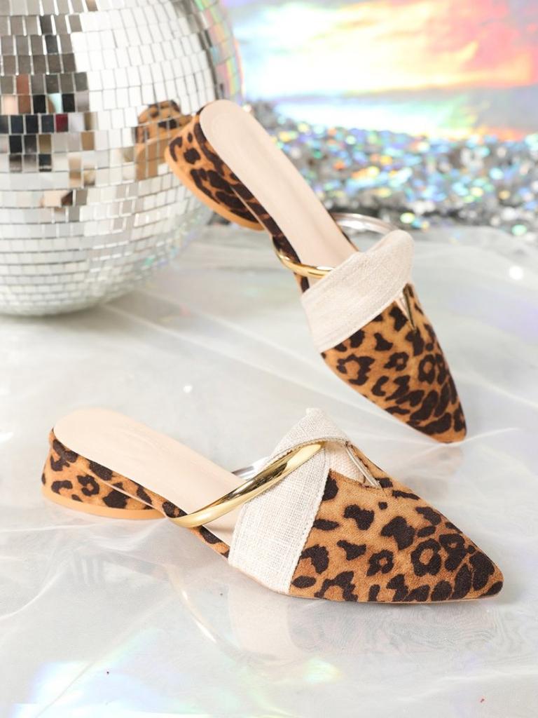 Fashion Women's Low-heeled Sandals Fashion Pointed Shallow Mouth Metal Decoration Soft Soled Slip-resistant Wear Slippers