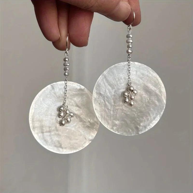 A pair of French-style luxury faux pearl drop earrings—exquisite, niche-design earrings for women