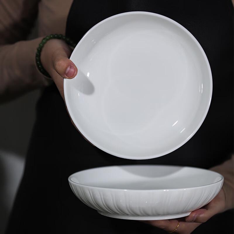 Huachingge Nordic Embossed Petal Ceramic Dinner Plates (2-Piece Set)