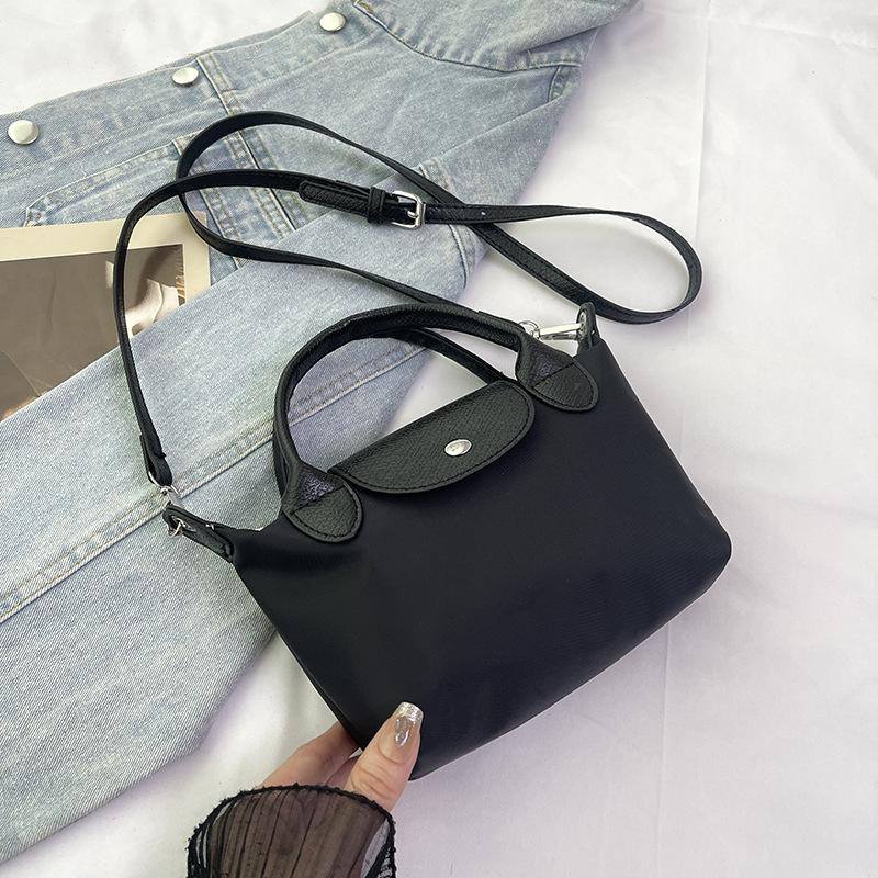 

Dumpling bag woman 2025 new commuter portable tote bag foreign style large capacity shoulder bag messenger bag чёрный
