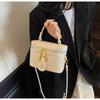 Niche high-end portable bucket bag contrasting color women's new fashion popular shoulder messenger bag