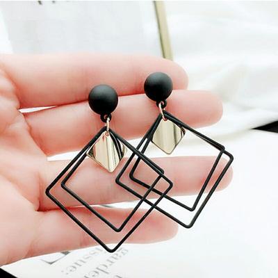 Trendige schwarze doppellagige hohle Rhombus-Hängeohrringe für Damen Party Geometrie Runde Metall-Hängeohrringe Einfacher Zirkon