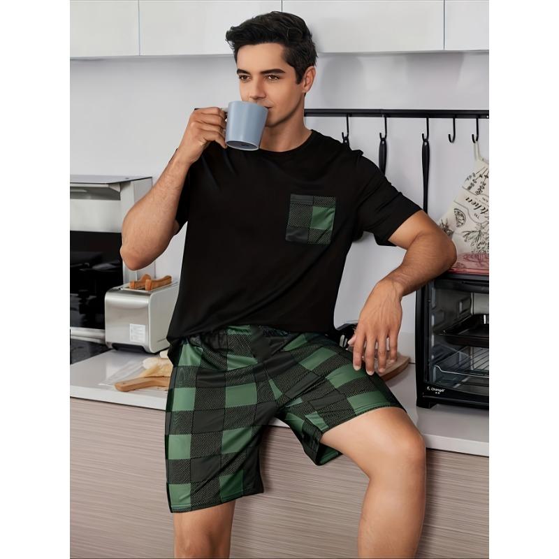 

Men s casual plaid pajama set, round neck T-shirt and shorts, top pockets with random prints 8XL