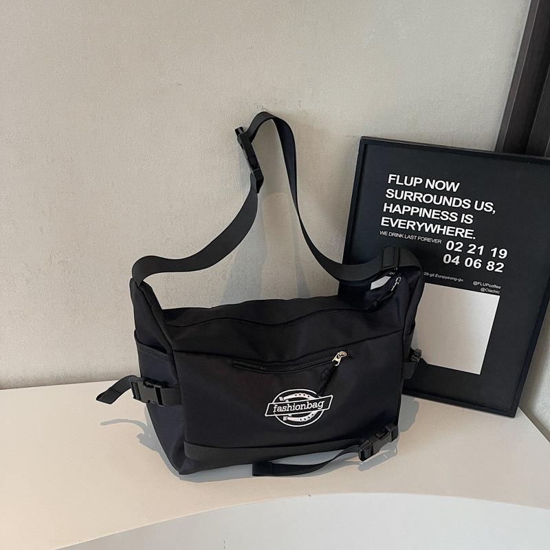 New trendy shoulder bag men's casual versatile messenger bag class large capacity light commuter mailman backpack women