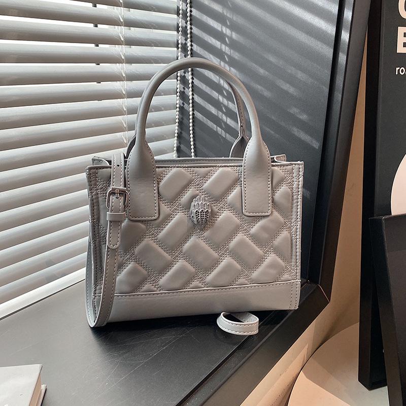 New high-end bag Snakehead embroidery thread killer bag portable shoulder women's bag