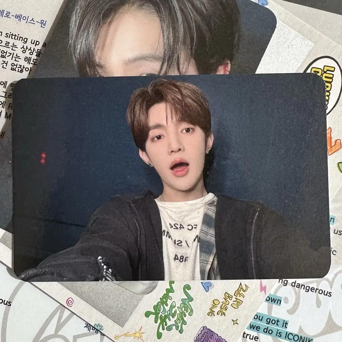 

Jevewon Zhang Hao Special Broadcast Photocard