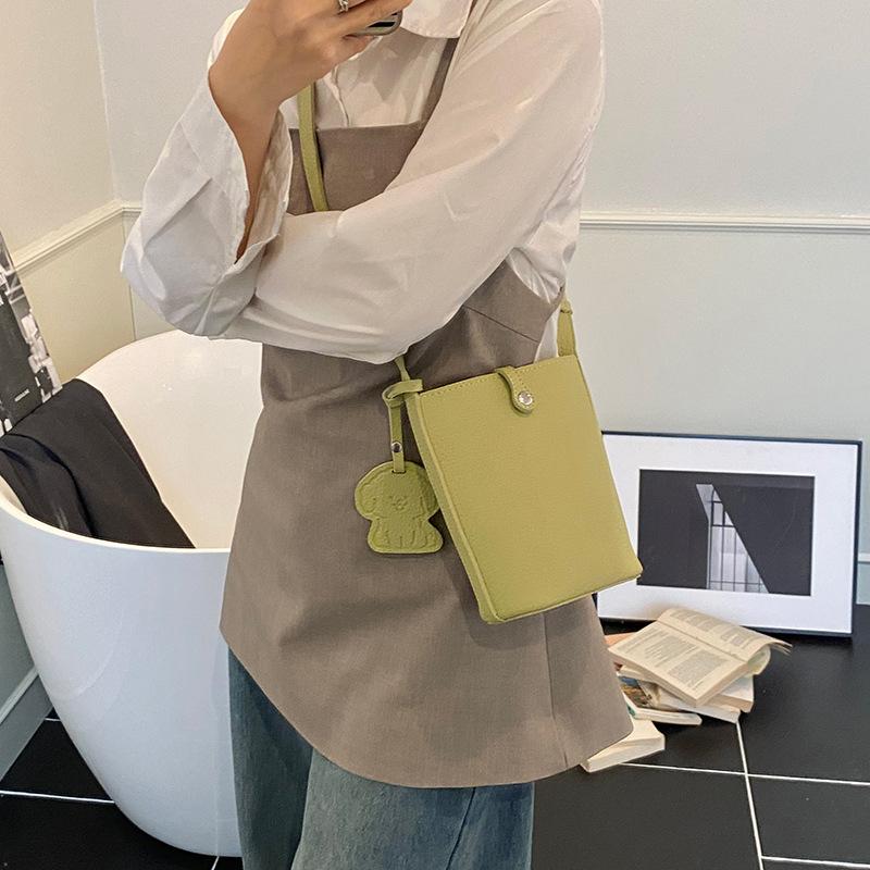 Korean Version of Fashion Mobile Phone Bag Crossbody Women's Bag 2025 New Simple Lychee Pattern Bucket Bag Versatile Shoulder Bag