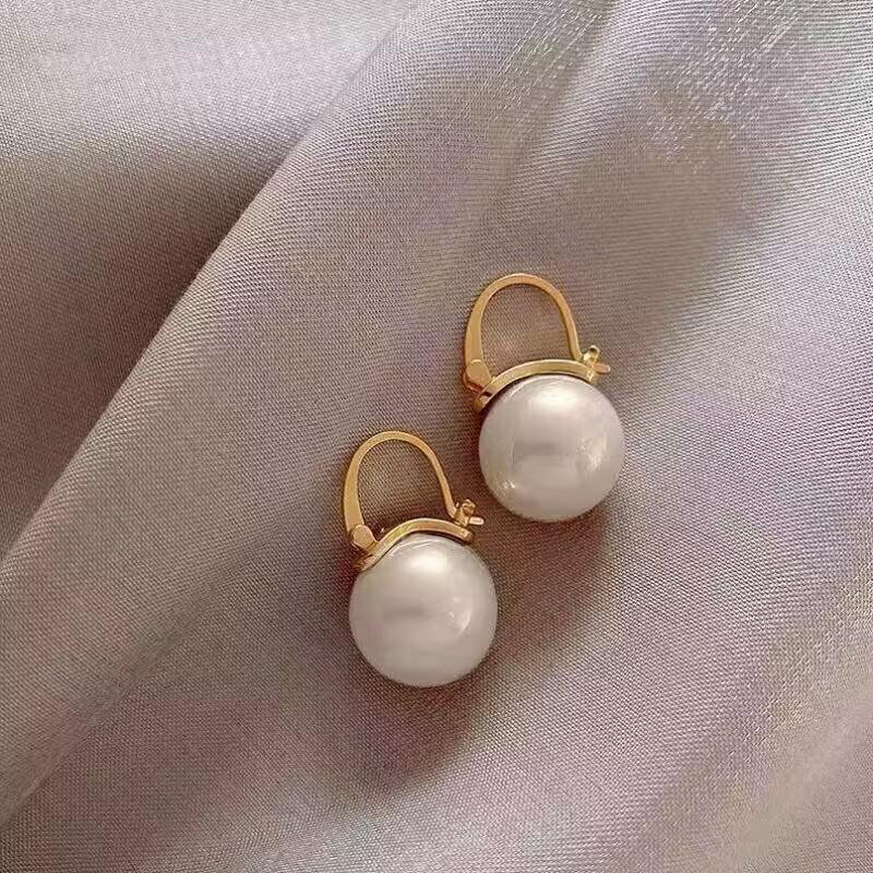 Rhinestone Pearl Ear Cuff: Chic Korean Design Earrings for Women
