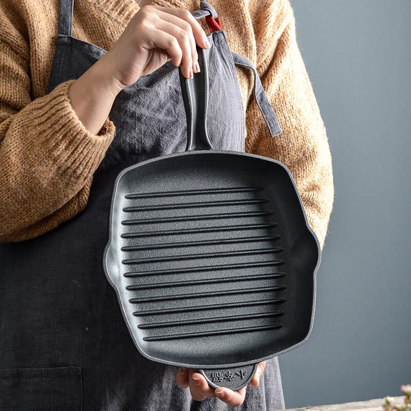 ZISIZ 26CM Striped Cast Iron Steak Frying Pan with Accessories