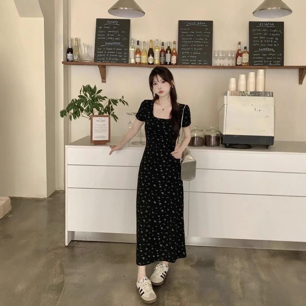 

Black Retro Floral Square Neck Midi Dress with Waist-Hugging Fit and Short Sleeves S чорний