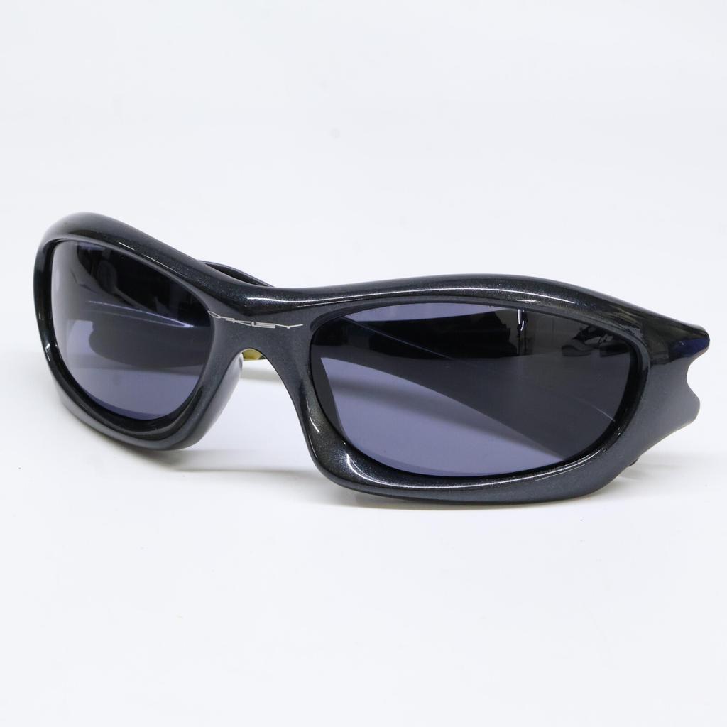 Oakley 2002 MONSTER DOG Monster Dog Sports Sunglasses STEALTH/GREYUsed