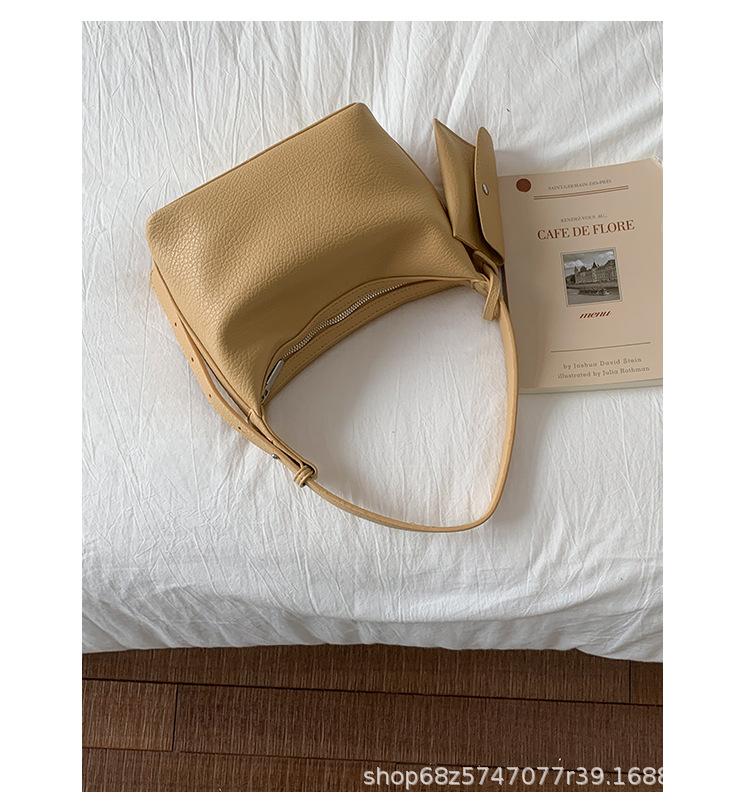 

Simple bag women s commuter 2025 new temperament women s bag is versatile and large-capacity texture niche one-shoulder crossbody bag жёлтый