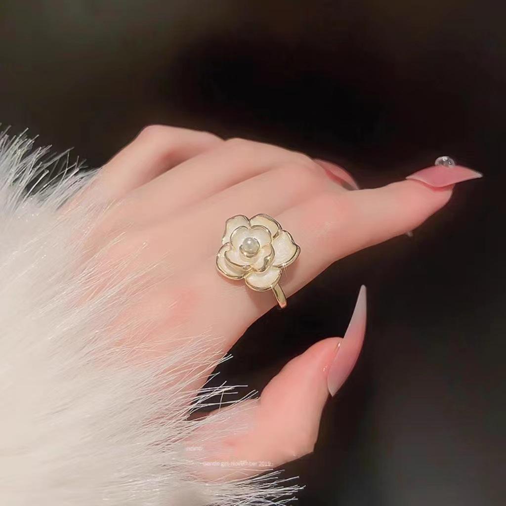 

Жіноча відкрита каблучка з квітом камелії та перлами - Універсальний, Легкий розкішний нішевий дизайн