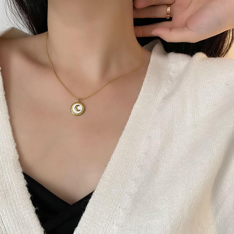 2025 Women's Titanium Steel Necklace: Light Luxury, Clavicle Chain, Non-Fading High-End Accessory