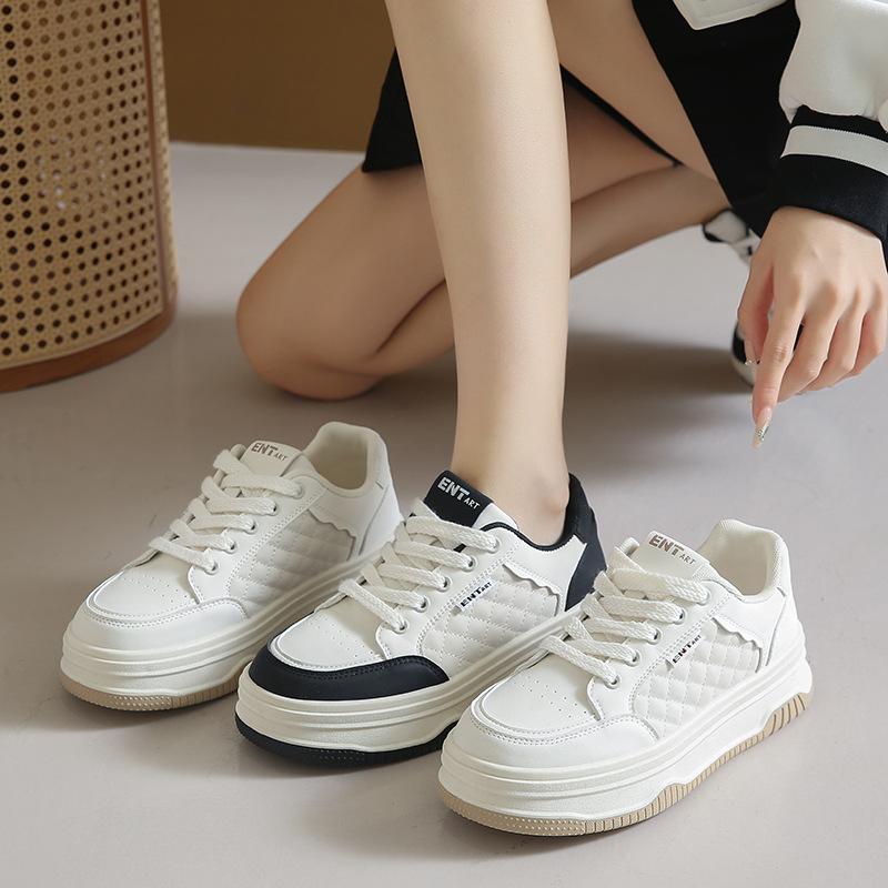 Little white shoes women's spring and autumn 2025 new trendy casual fashion versatile thick sole light non-slip not tired feet board shoes