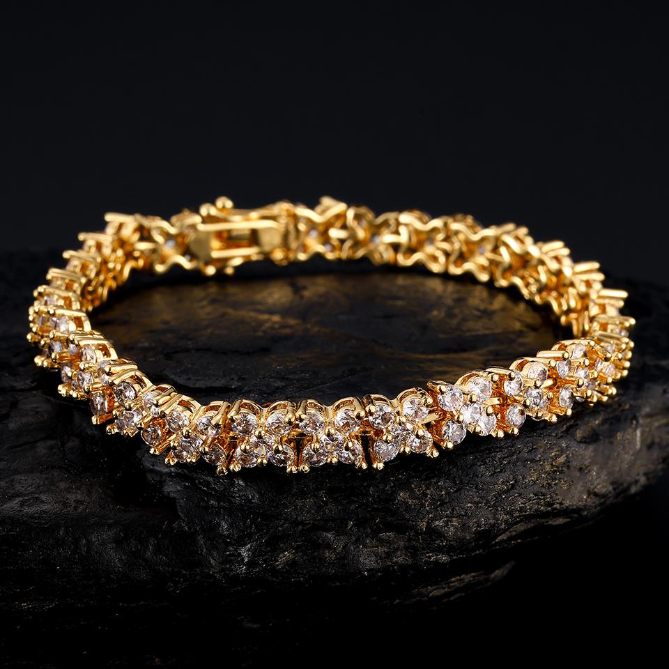 ZAKOL Luxury Buling Four-leaf Flower Shiny Zircon Tennis Bracelet for Women New Trendy Wedding Party Zircon Accessories