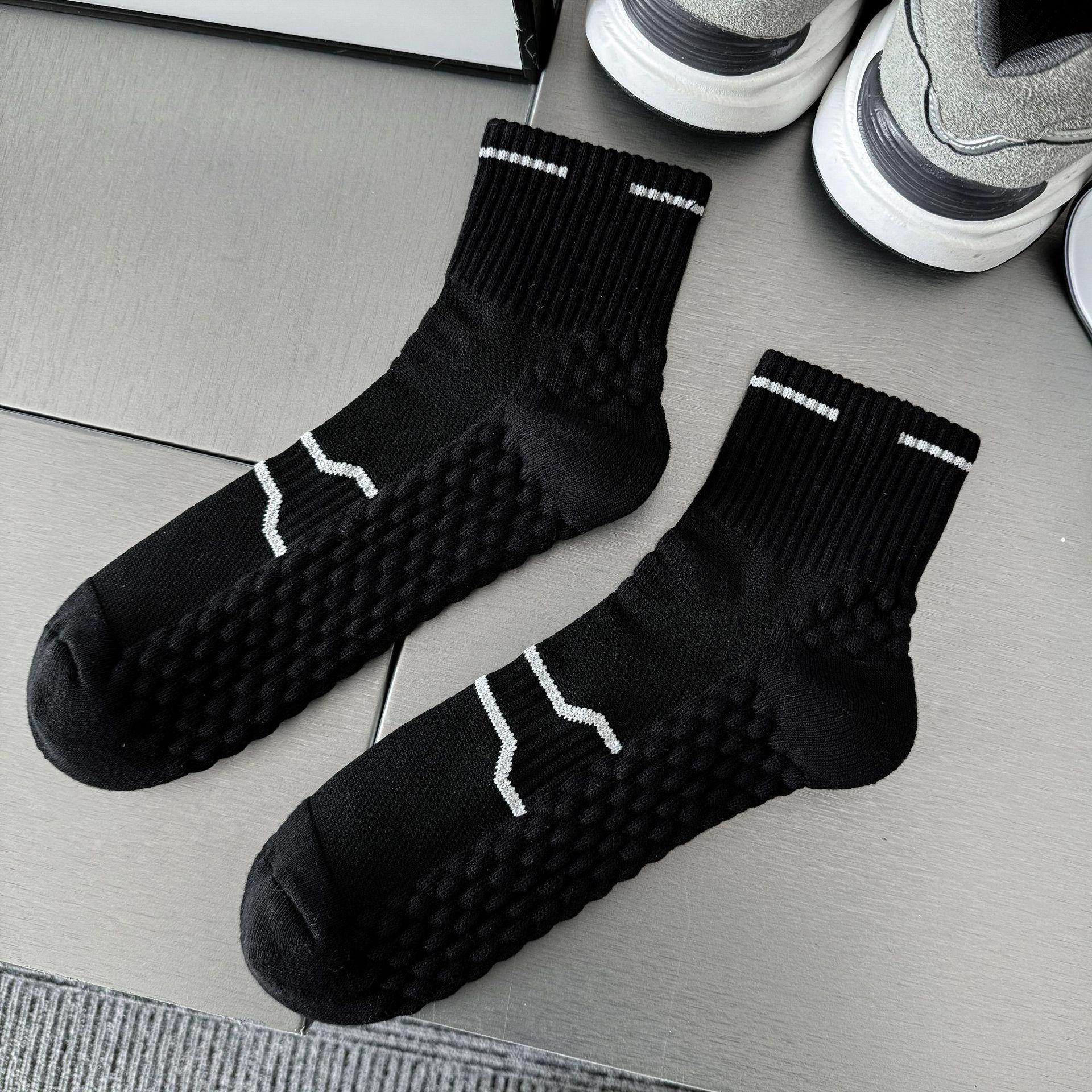 

Мужские носки до середины икры для бега: Устойчивые к запаху, Толстая махровая подошва, Идеальны для весенне-осенних видов спорта и марафонов чёрный