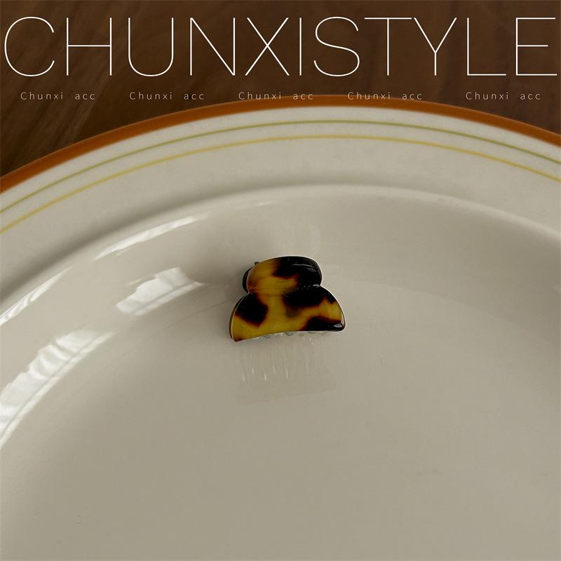 Dark Series Tortoiseshell Leopard Acetate Claw Clip: Large/Medium Hair Clip for Women