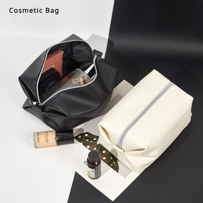 כלים ואביזרים – תיקי איפור