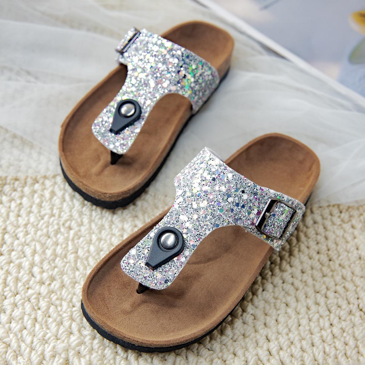 

Fashion Girls Shoes 2025 Summer New Kids Sandals Simple Comfort Girls Flip Flops Anti Slip Versatile Child Outdoor Beach Shoes 32insole20.7cm срібний