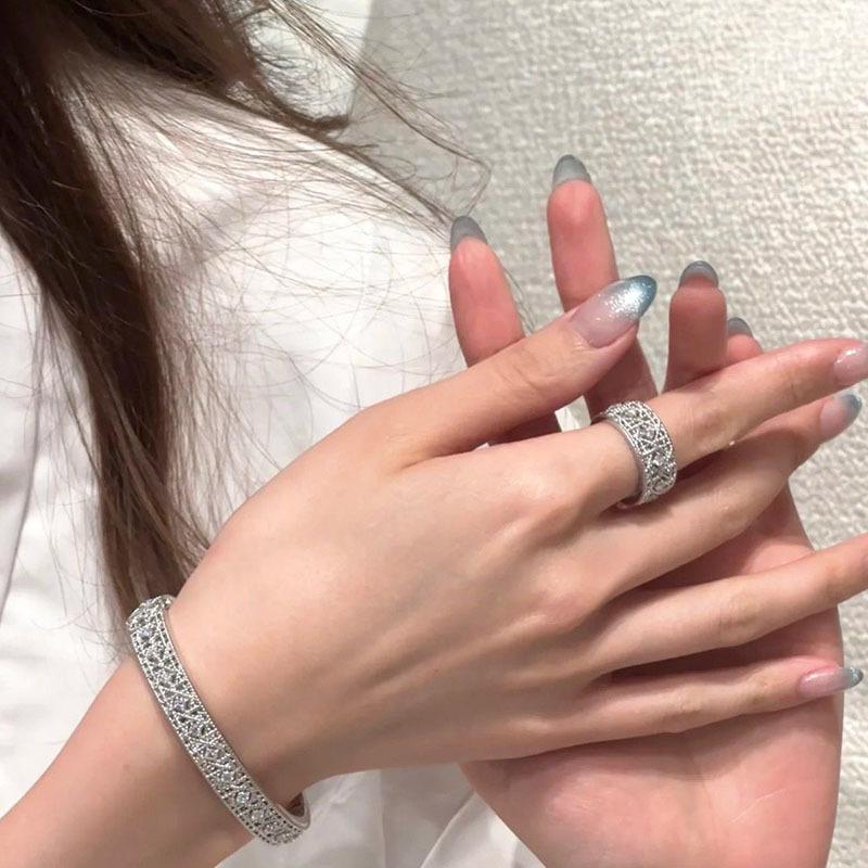 Design ispirato anelli in rattan a scacchi intarsiati con diamanti per donne lusso leggero anello traforato banchetto nuziale regalo