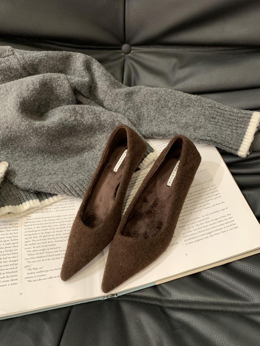 

French black high heels pointed single shoes women s shoes 2025 new autumn and winter outer wear plush commuter fluffy shoes 39 коричневый