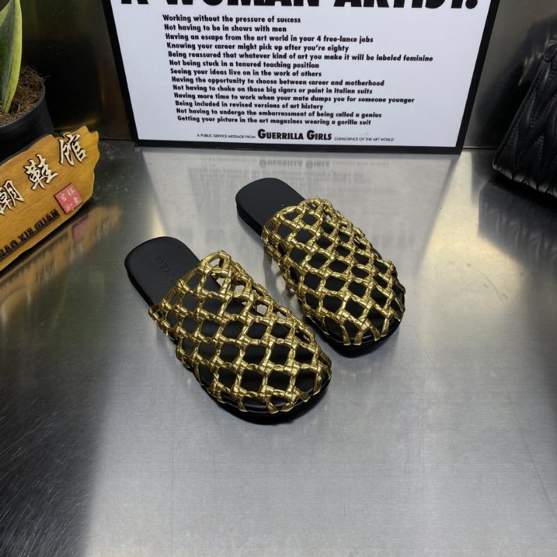 

Summer new fashionable versatile flat bottom simple woven hollow outer wear women s casual slippers 40